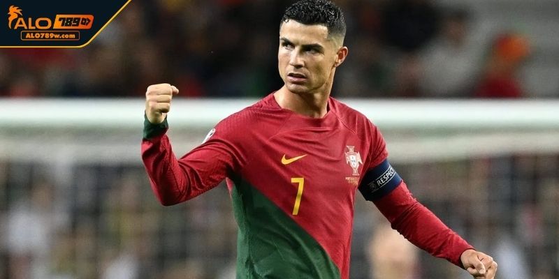 Mức lương kỷ lục của top 5 cầu thủ nhận lương cao nhất thế giới Cristiano Ronaldo Mức lương kỷ lục của top 5 cầu thủ nhận lương cao nhất thế giới Cristiano Ronaldo