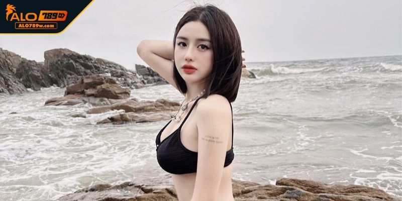 Linh Xu - Top Dealer chia bài xinh nhất châu Á Linh Xu - Top Dealer chia bài xinh nhất châu Á